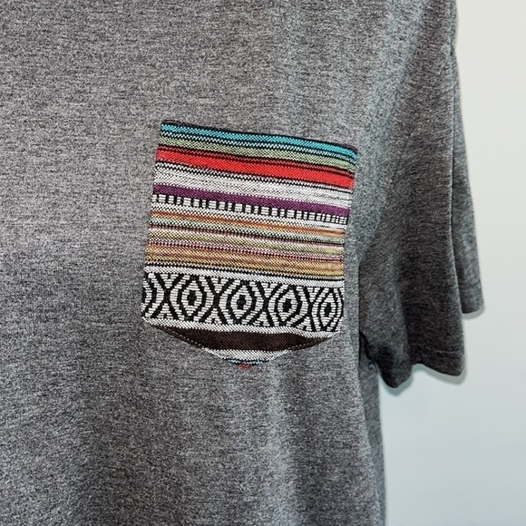 Beautiful Giant Aztec Knit
Geomtric Pocket Mens
Large Short Sleeve Gray T - Picture 2 of 8